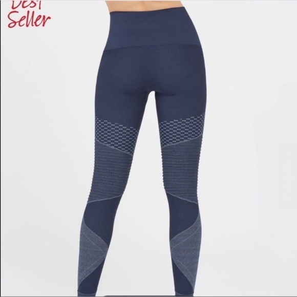 NWT - Spanx Look at Me Now Seemless Moto Leggings - size Small - Picture 4 of 7